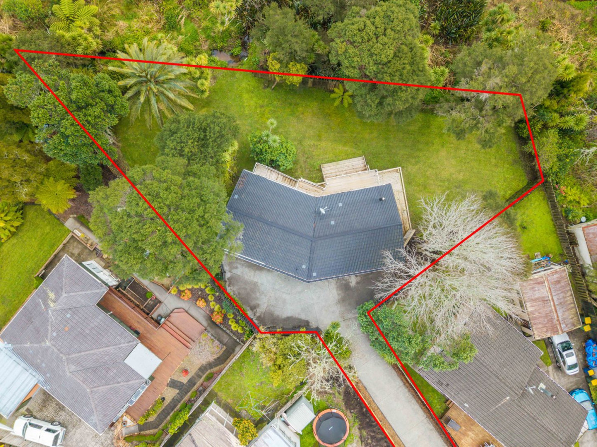 958m2 section, 4 beds + study 2 baths house with double garage, 37 Onedin Place, Titirangi, Auckland