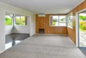 For rent, 4 beds 2.5 baths house with carport, (Upstairs 3 beds 1.5 baths gas stove kitchen, dining and living areas, Downstairs a rumpus, a kitchenette, 1 bedroom, 1 bathroom and toilet.), Available from 20th August, 16a Mclean Avenue, Papatoetoe,, Auckland