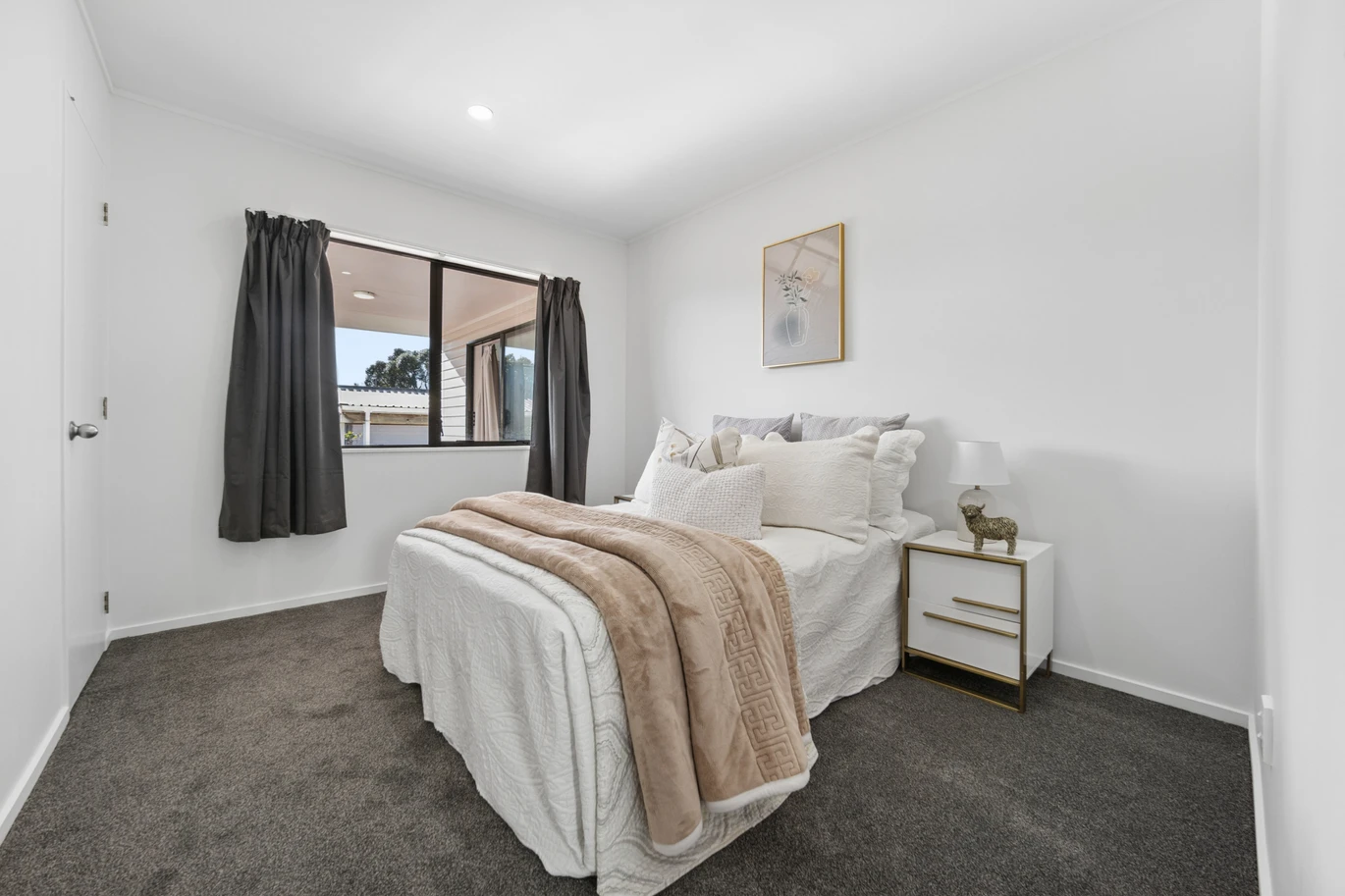 424m2 section, Renovated 3 beds 1 bath house with carport, 20A Glynnbrooke Street Te Atatu South, Auckland