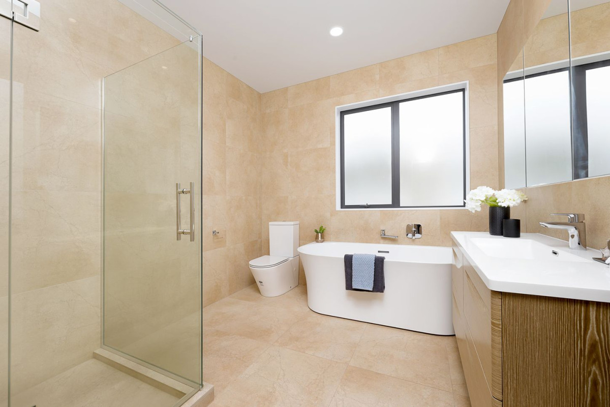 Owner (Builder) downsizing, 5 beds 4 baths house with double garage, 108 San Valentino Drive, Henderson, Auckland
