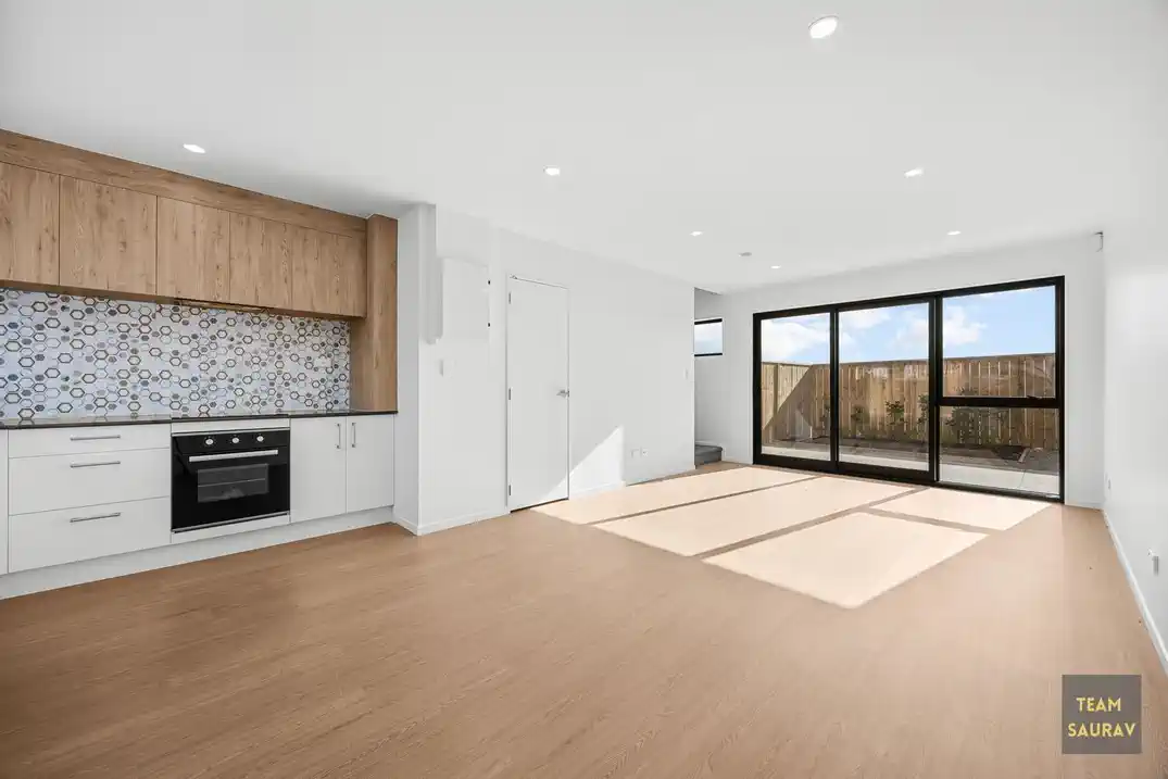 For rent, No Pet, No smoker, 2 beds 1.5 baths townhouse with car park, Available now, 18 Kaititiko Road, Karaka, Auckland