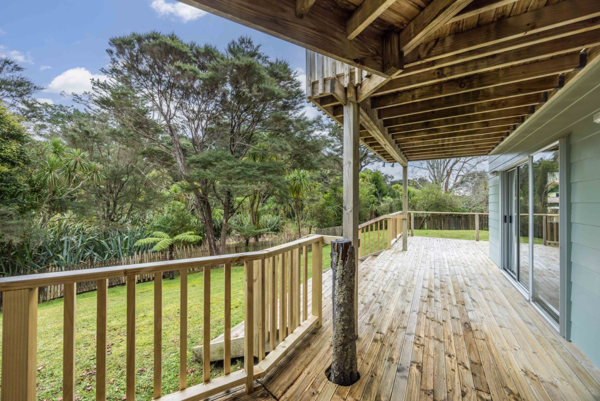 958m2 section, 4 beds + study 2 baths house with double garage, 37 Onedin Place, Titirangi, Auckland
