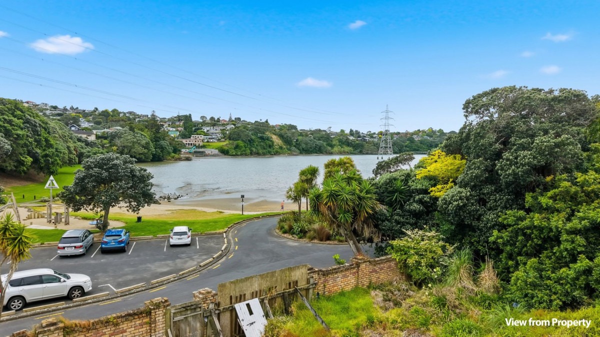 986m2 section with Sea Views, THE VENDOR IS CURRENTLY IN THE PROCESS OF OBTAINING A RESOURCE CONSENT for a four-lot subdivision with two vehicle crossings. 6 Bluff Terrace, Hillsborough, Auckland