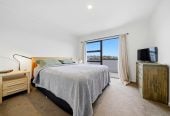 Westlake school zone, Brick and tile 4 beds + study room 2 baths house with double garage, 2/121 Forrest Hill Road, Forrest Hill, Auckland