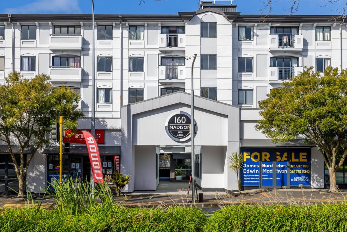 Triple Grammar school zone (AGS, AGGS, MAGS), 80m2 Freehold 2 beds 2 baths apartment with car park, 2M/160 Symonds Street, Grafton, Auckland