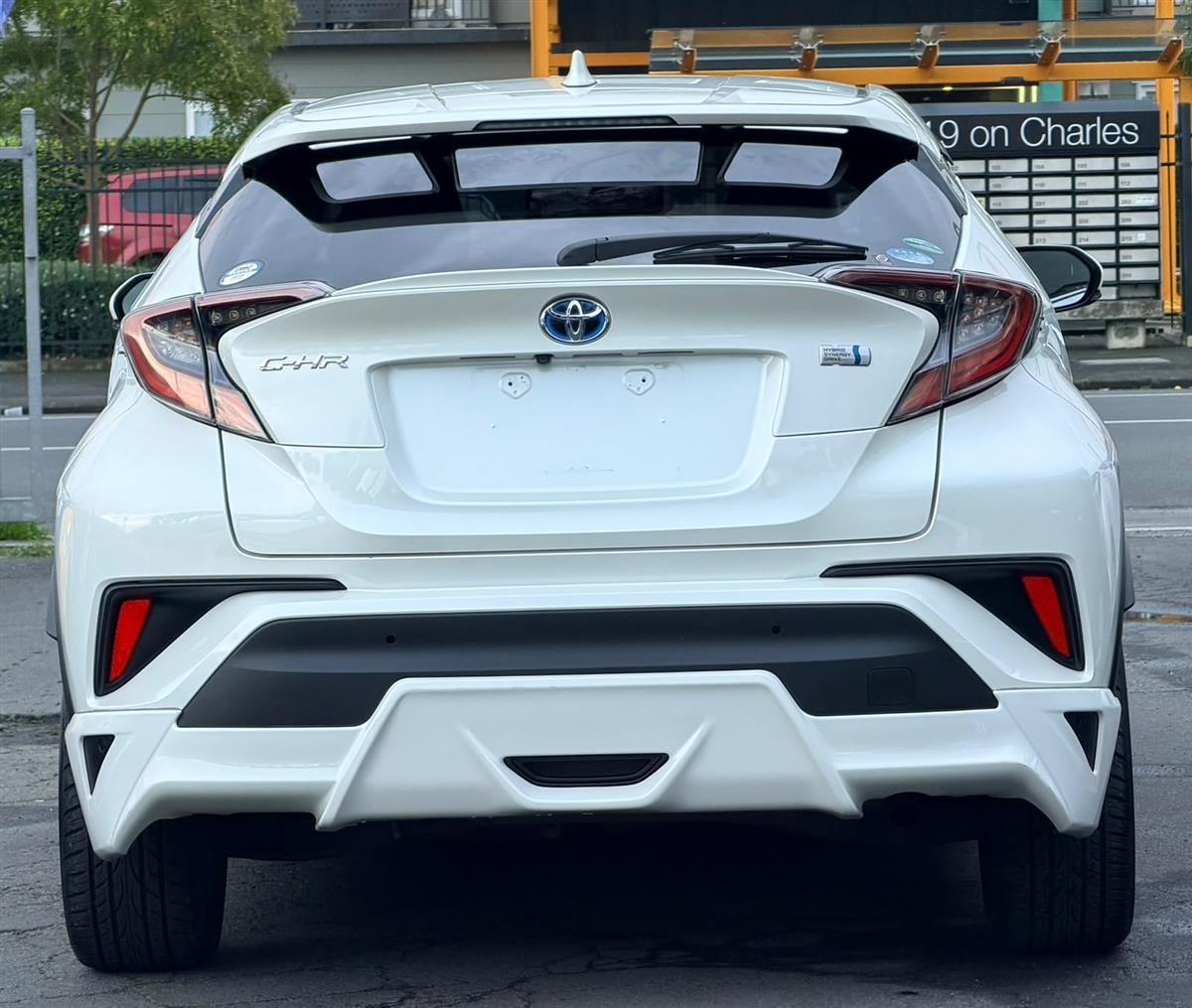 2017 Toyota C-HR G PACKAGE**BODY KIT RV/SUV Automatic, Hybrid, 1,797 cc, 83,198 km