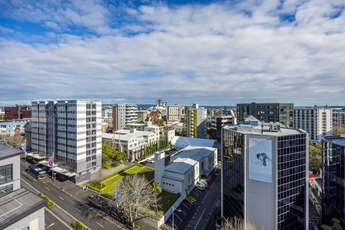 Double Grammar school zone (AGS & AGGS), 40m2 1 bed 1 bath apartment with car park, 12J/15 City Road, Auckland Central, Auckland