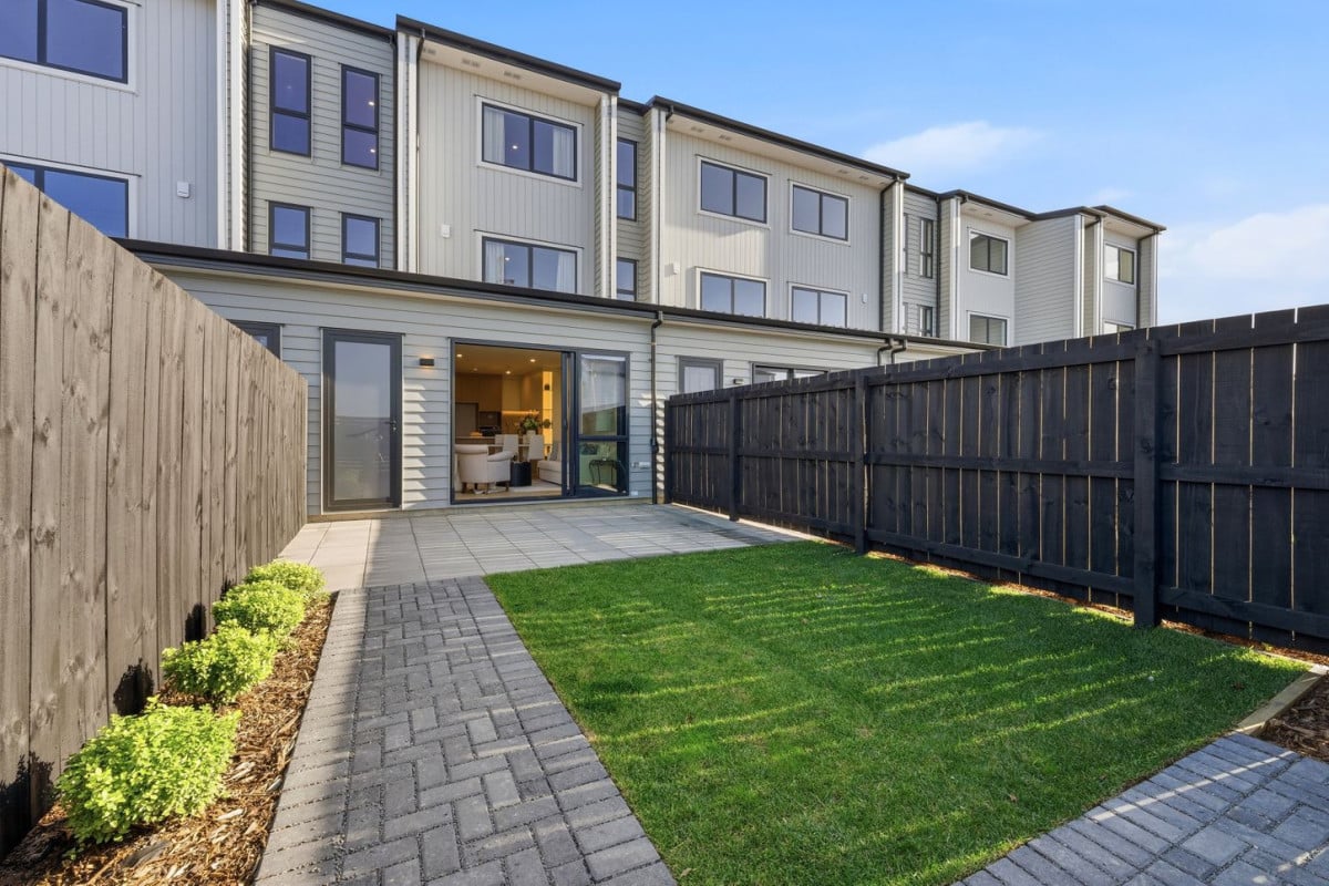 Freehold 5 beds (3 ensuites) 4 baths home with car park, 8/157 Bremner Road, Karaka, Auckland