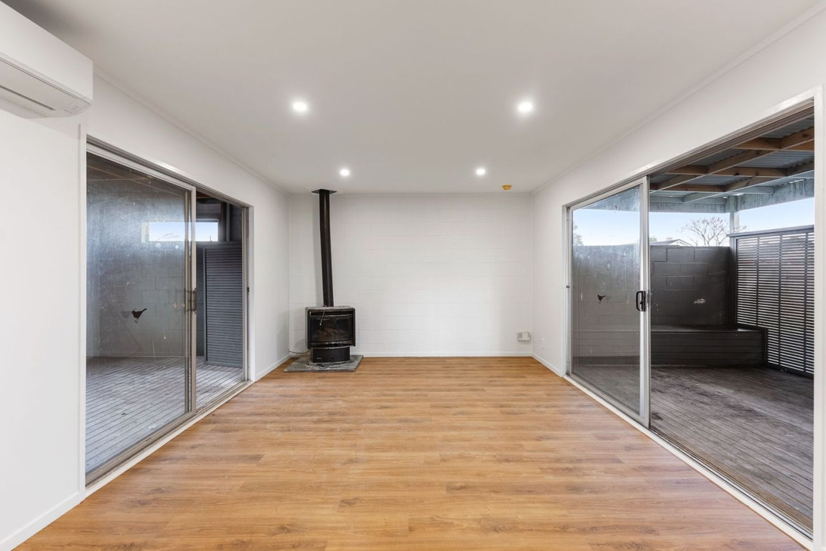 688m2 section, Renovated 3 beds 1 bath house, Double garage has been converted into two extra rooms, 32 Idlewild Avenue, Mangere, Auckland