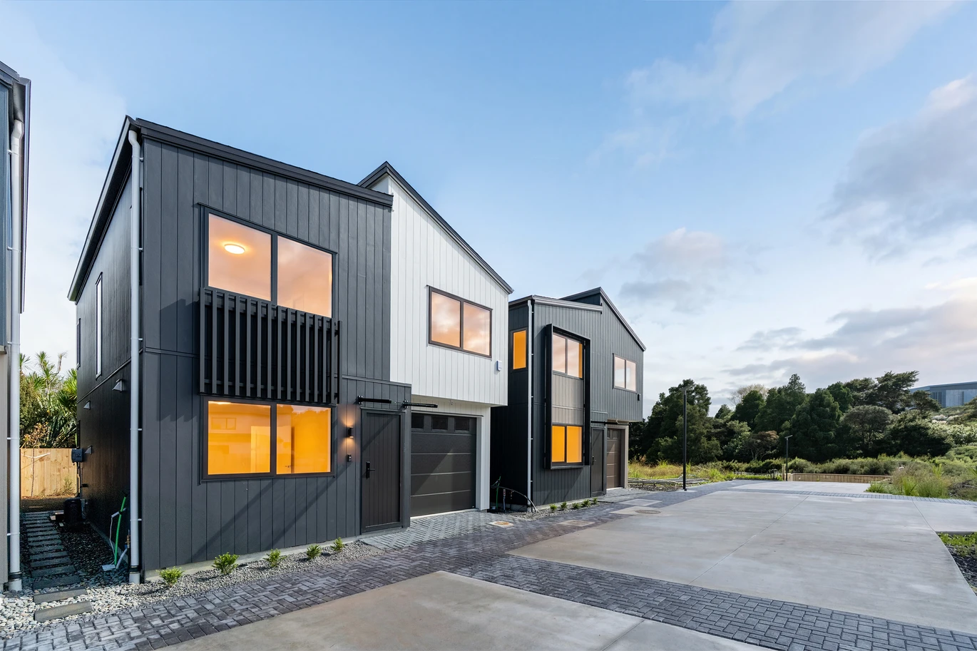 Brandnew standalone 4 beds 2.5 bath house with garage, 11 Airini Road Silverdale, Auckland