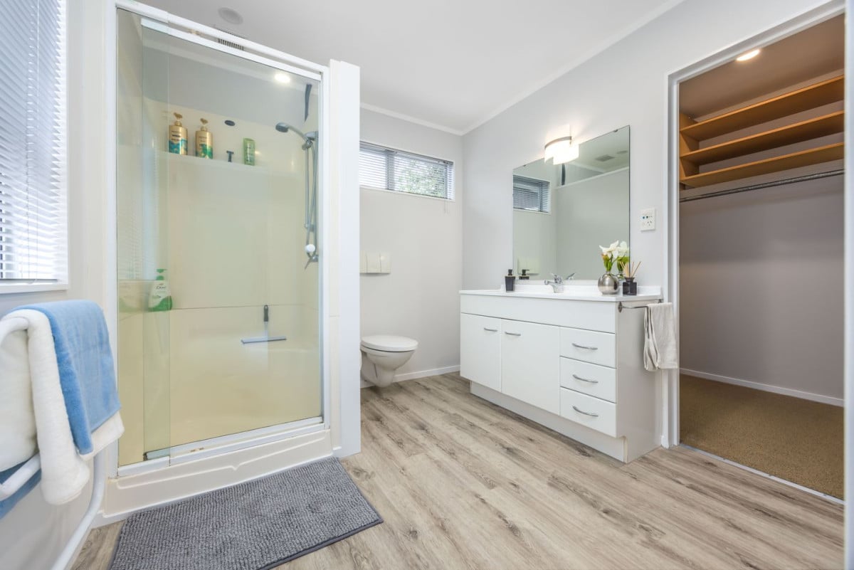 958m2 section, 4 beds + study 2 baths house with double garage, 37 Onedin Place, Titirangi, Auckland
