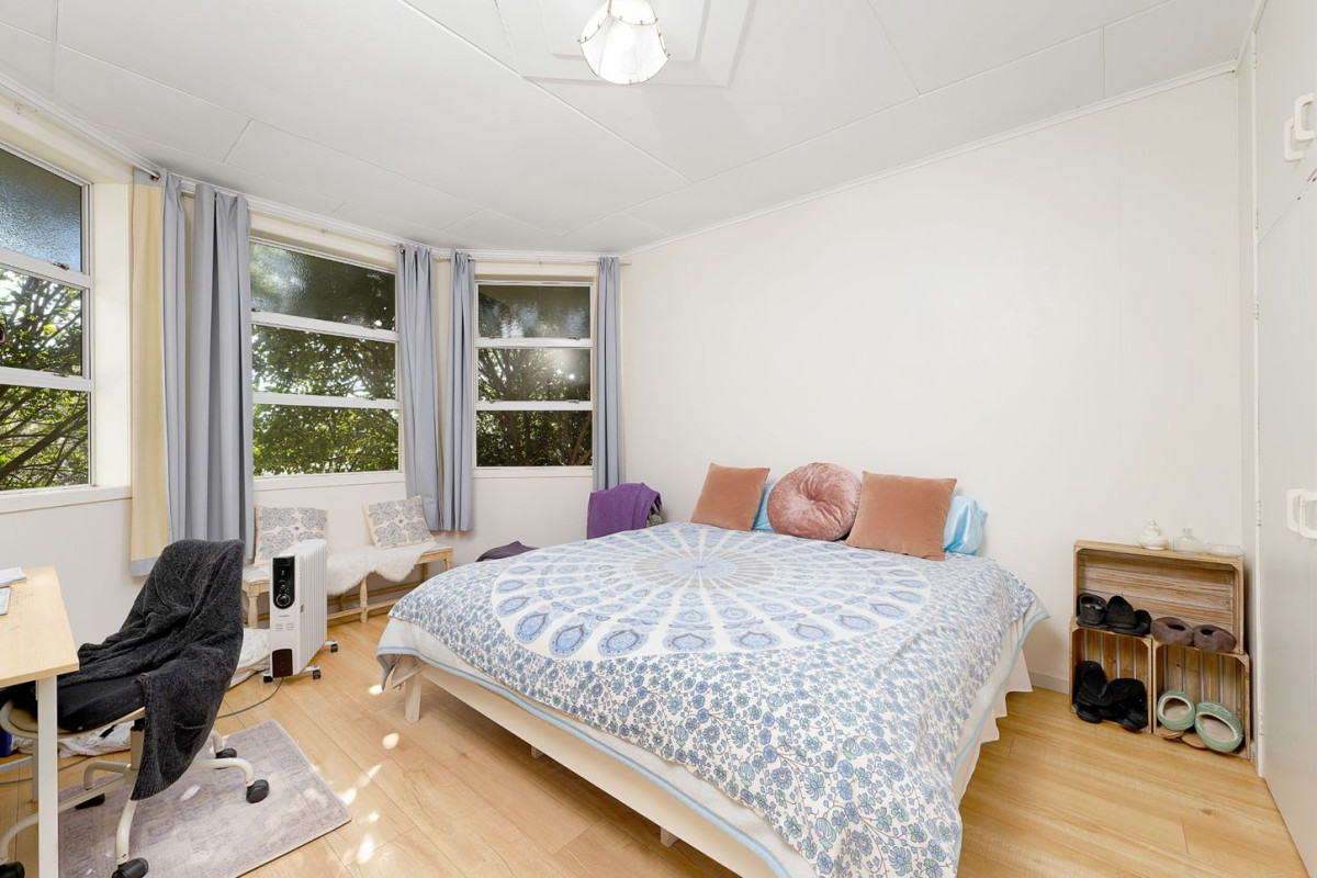 6824m2 Lifestyle section, 3 beds 1 bath house with 4 garage, 116 Chamberlain Road, Massey, Auckland