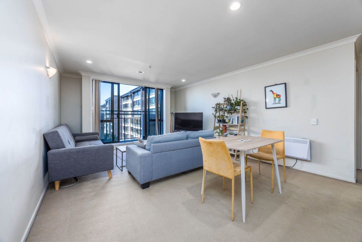 Triple Grammar school zone (AGS, AGGS, MAGS), 80m2 Freehold 2 beds 2 baths apartment with car park, 2M/160 Symonds Street, Grafton, Auckland