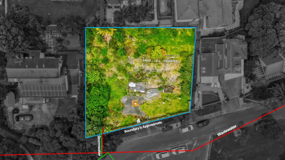 986m2 section with Sea Views, THE VENDOR IS CURRENTLY IN THE PROCESS OF OBTAINING A RESOURCE CONSENT for a four-lot subdivision with two vehicle crossings. 6 Bluff Terrace, Hillsborough, Auckland