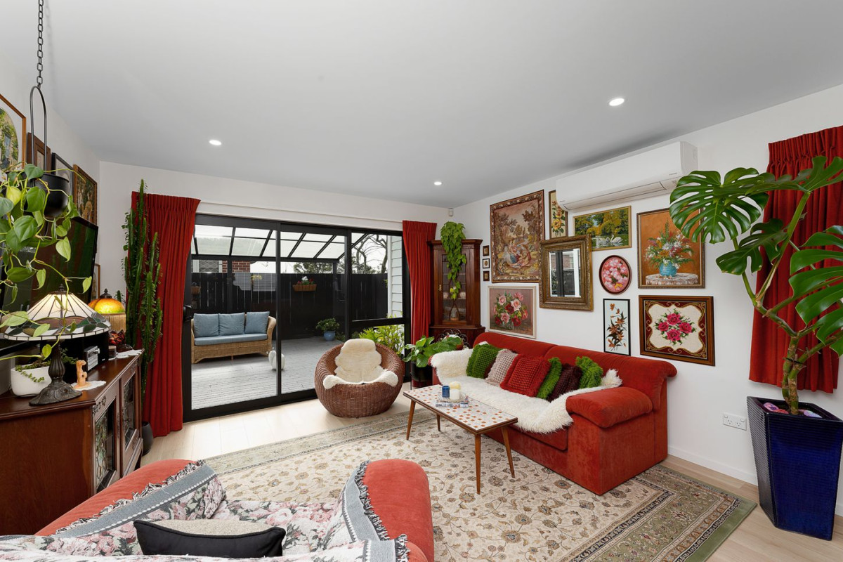 Standalone 3 beds 2.5 baths home with garage, 14E Kelwyn Road, Kelston, Auckland