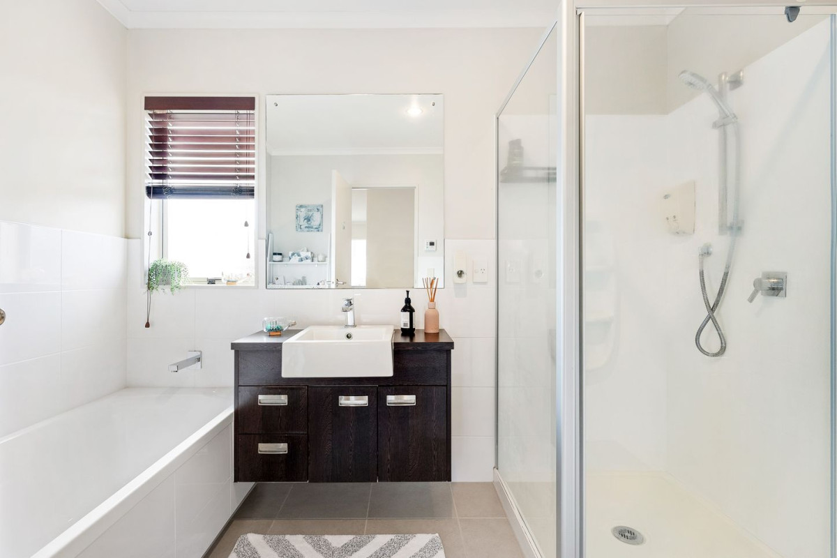 Kingsley-Built Family Haven in Mission Heights, Offered by its first owner since new, 4 beds 2.5 baths house with double garage, 11 Amaretto Avenue, Flat Bush, Auckland