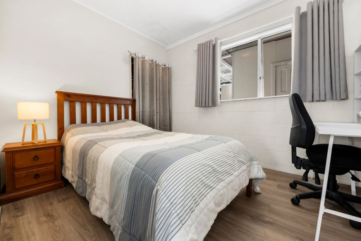 Highly Motivated Vendors, Ignore the CV, 246m2 Brick and tile 5 beds 2 baths house with carport, 55 Athens Road, Onehunga, Auckland