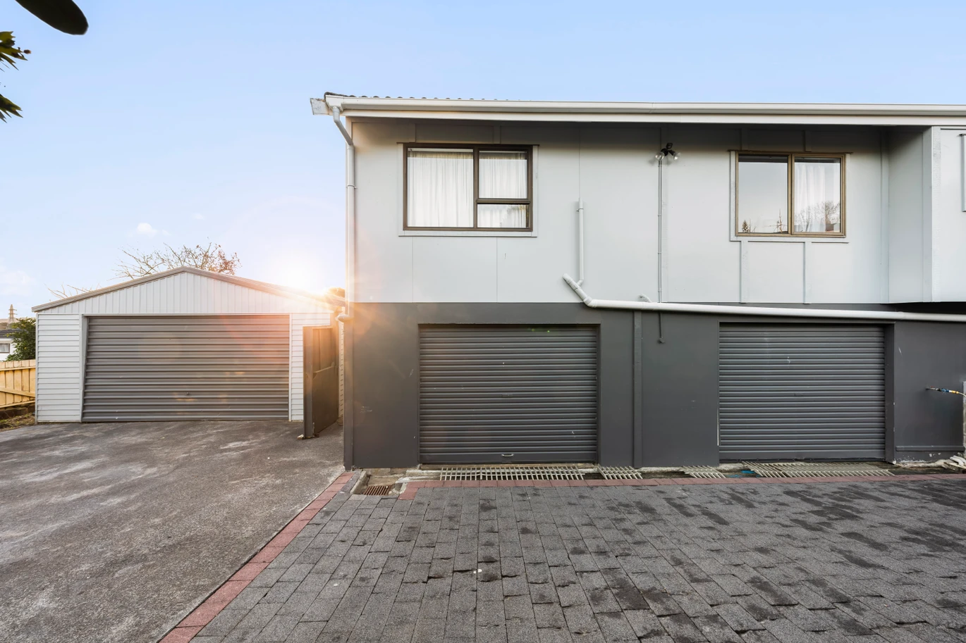 Must Sell, 856m2 section, 4 beds 2 baths house, a double basement garage and a separate double garage. 5 Rotoma Rise Clover Park, Auckland