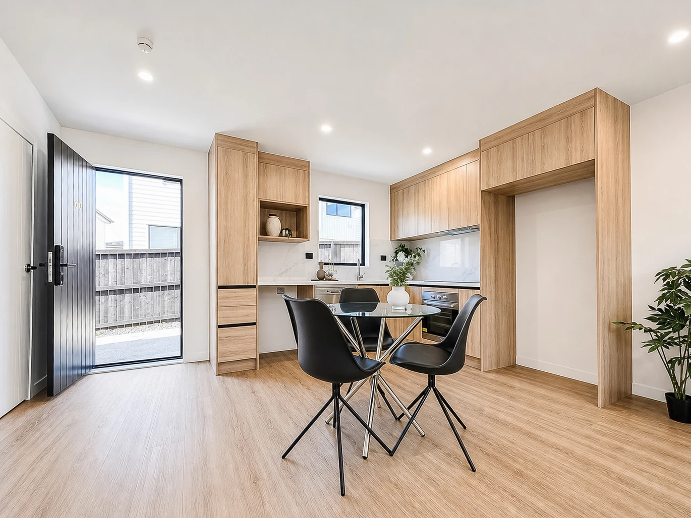 Must Sell, 10-year structural and weathertightness warranty, Brandnew freehold 3 beds (2 double + 1 study or kids’ room) 1.5 baths home with car park, Lot 6, 16 Geneva Place Blockhouse Bay, Auckland