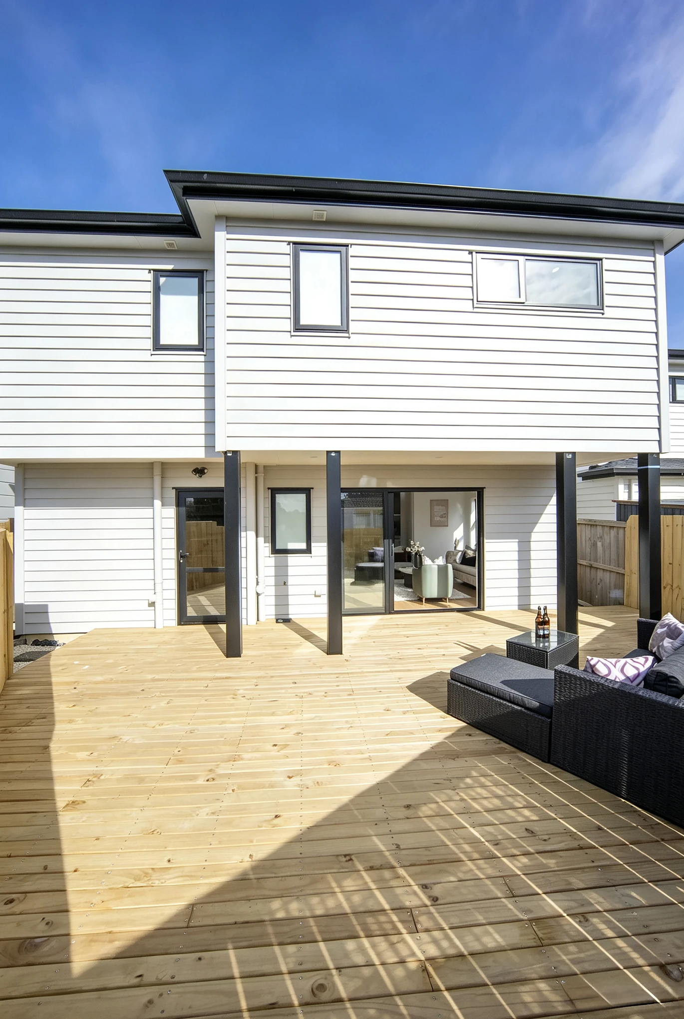 Brandnew standalone 3 beds 2.5 baths home with garage, 20C Castleford Street Green Bay, Auckland