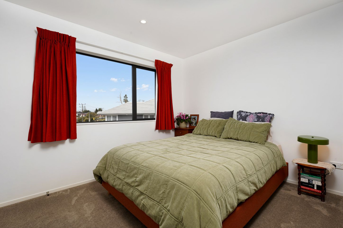 Standalone 3 beds 2.5 baths home with garage, 14E Kelwyn Road, Kelston, Auckland