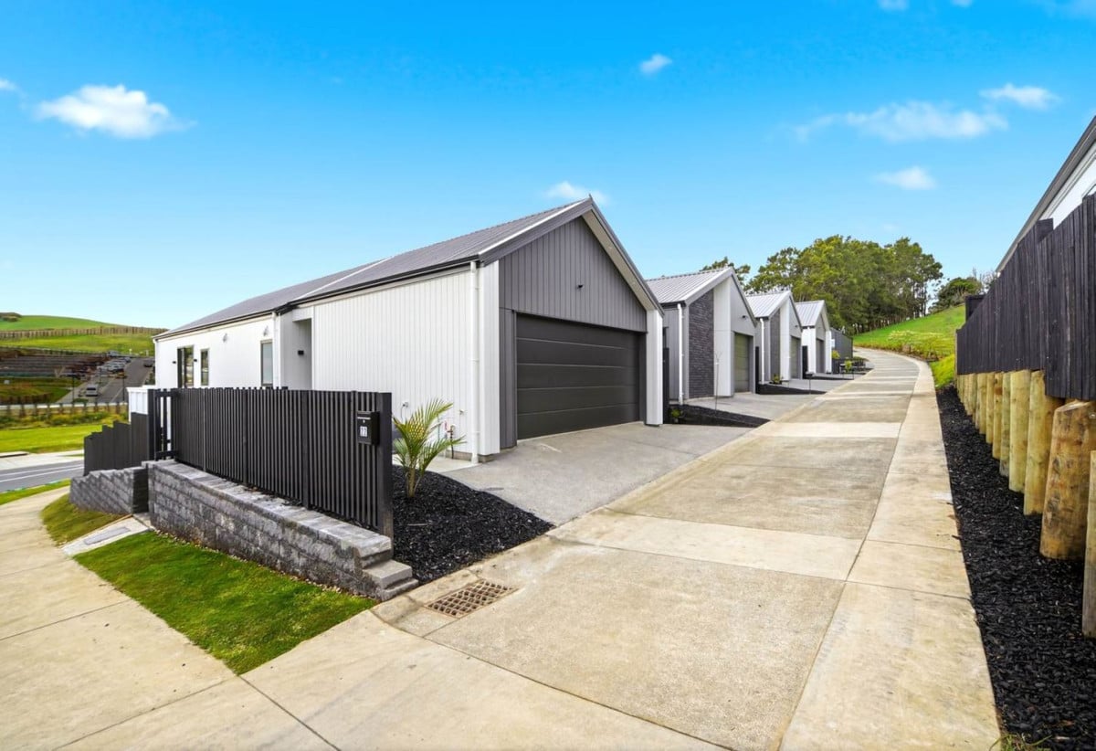 10-Year Stamford Building Warranty Insurance, Brandnew standalone 3 beds 2 baths house with double garage, 22 Oopunga Road, Pukekohe, Auckland