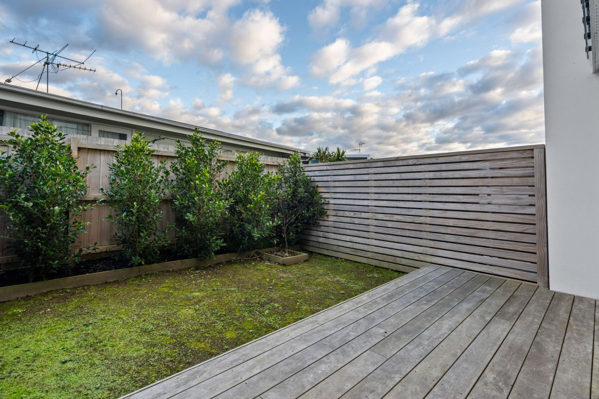Enquiries Over $1,500,000, 3 beds 3.5 baths home with garage, Freehold title with no body corporate, CCC and titles issued, 12-month maintenance period from settlement, CV: $1,850,000, Individual or bulk purchase options available. 1B Colenso Place Mission Bay, Auckland