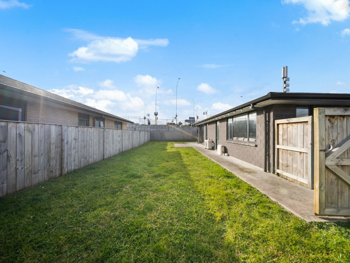 Owner cashing out, 472m2 section, Brick and tile 4 beds 2 baths house with double garage, 25 Dumas Place, Papakura, Auckland