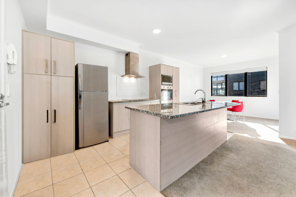 Public Trust is highly motivated, and this property is seriously for sale. 3 beds 2 baths apartment with 2 car parks, 120m2 floor area, 10/130 Stancombe Road, Flat Bush, Auckland
