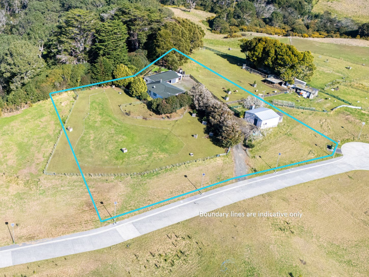6824m2 Lifestyle section, 3 beds 1 bath house with 4 garage, 116 Chamberlain Road, Massey, Auckland