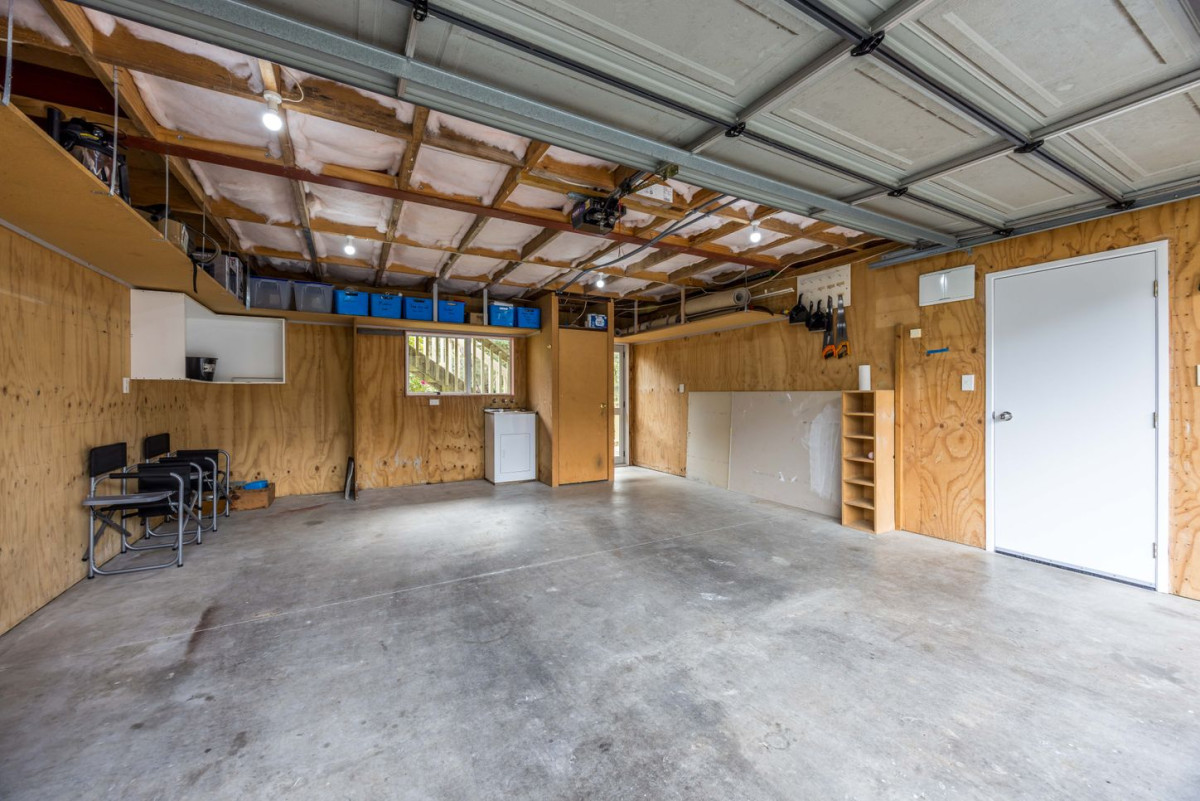 958m2 section, 4 beds + study 2 baths house with double garage, 37 Onedin Place, Titirangi, Auckland