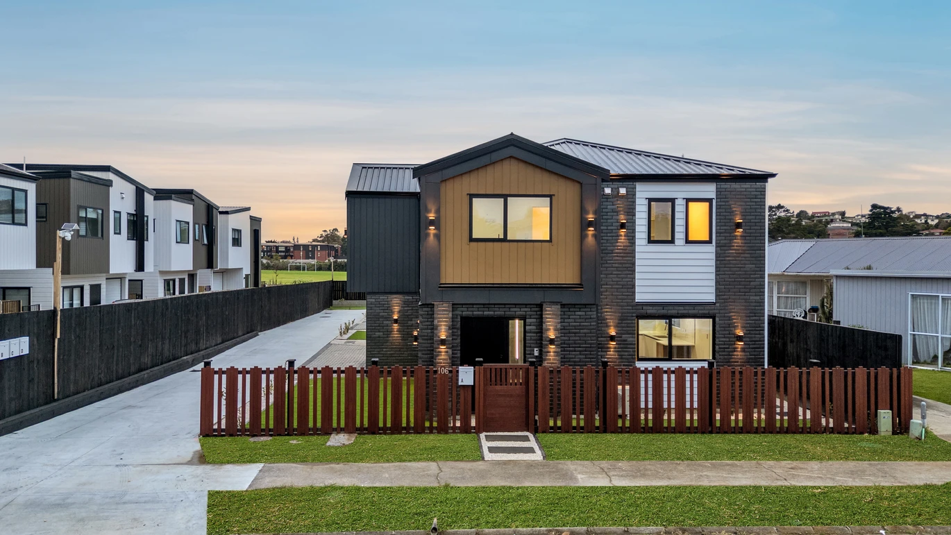 Vendors super motivated to sell, Brandnew standalone 4 beds 2.5 baths home with garage, 106B Edgewater Drive Pakuranga, Auckland