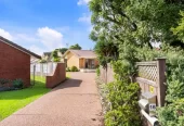 For rent, No pets, no smokers, 3 beds 2 baths house with double garage, available from 14th August, 16 Hayes Place, Half Moon Bay, Auckland