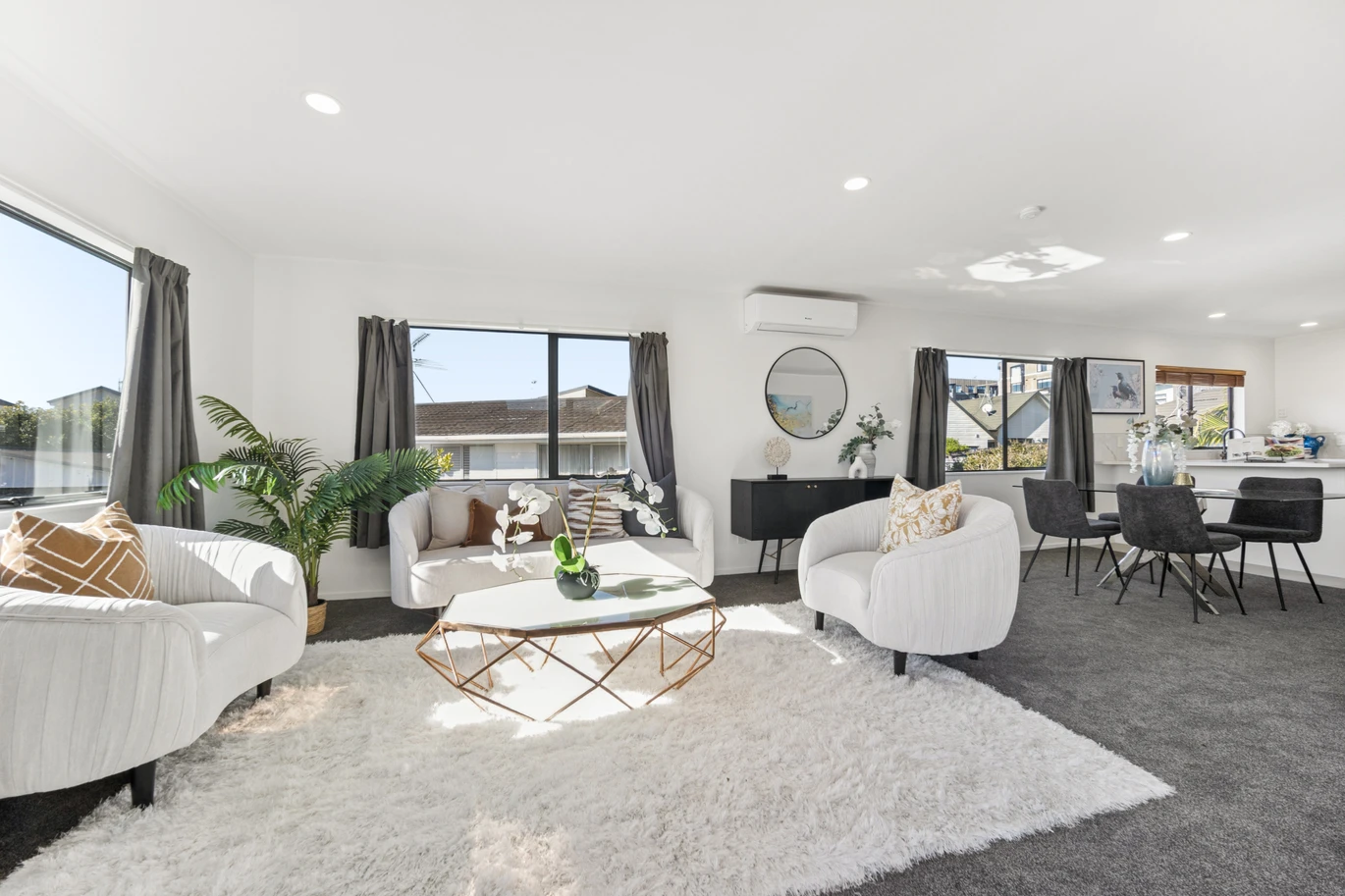 424m2 section, Renovated 3 beds 1 bath house with carport, 20A Glynnbrooke Street Te Atatu South, Auckland