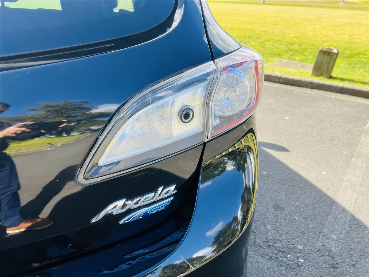 2012 Mazda Axela 2.0 LEATHER INTERIORS APPLE CAR PLAY Hatchback Automatic, 2,000 cc, 108,449 km