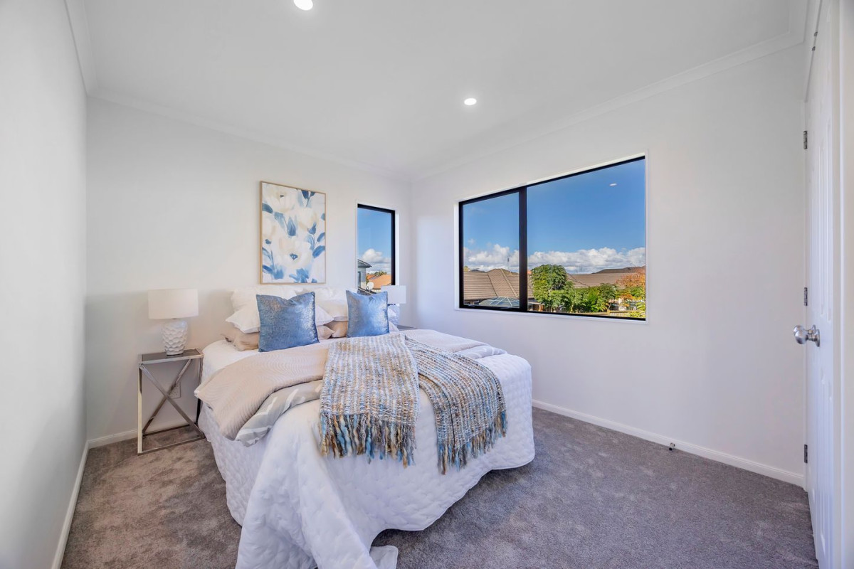 609m2 section, Home and income, Botany Downs Secondary College zone, 6 beds 3 baths house with double garage and 2 beds granny, Originally built by Spaceline Homes (Fletcher Homes), 373 Chapel Road, East Tamaki, Auckland
