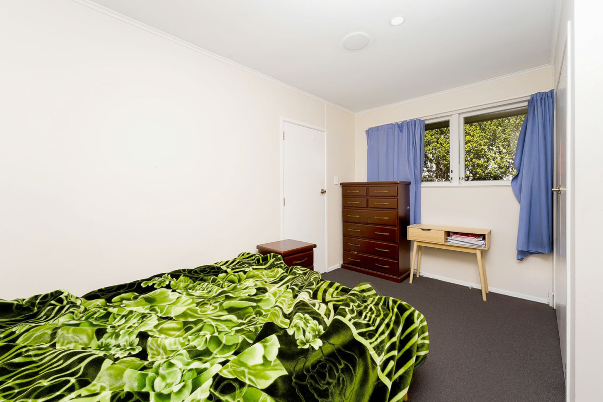 Brick and tile 3 beds 1 bath home with garage, 1/93 Symonds Street, Royal Oak, Auckland