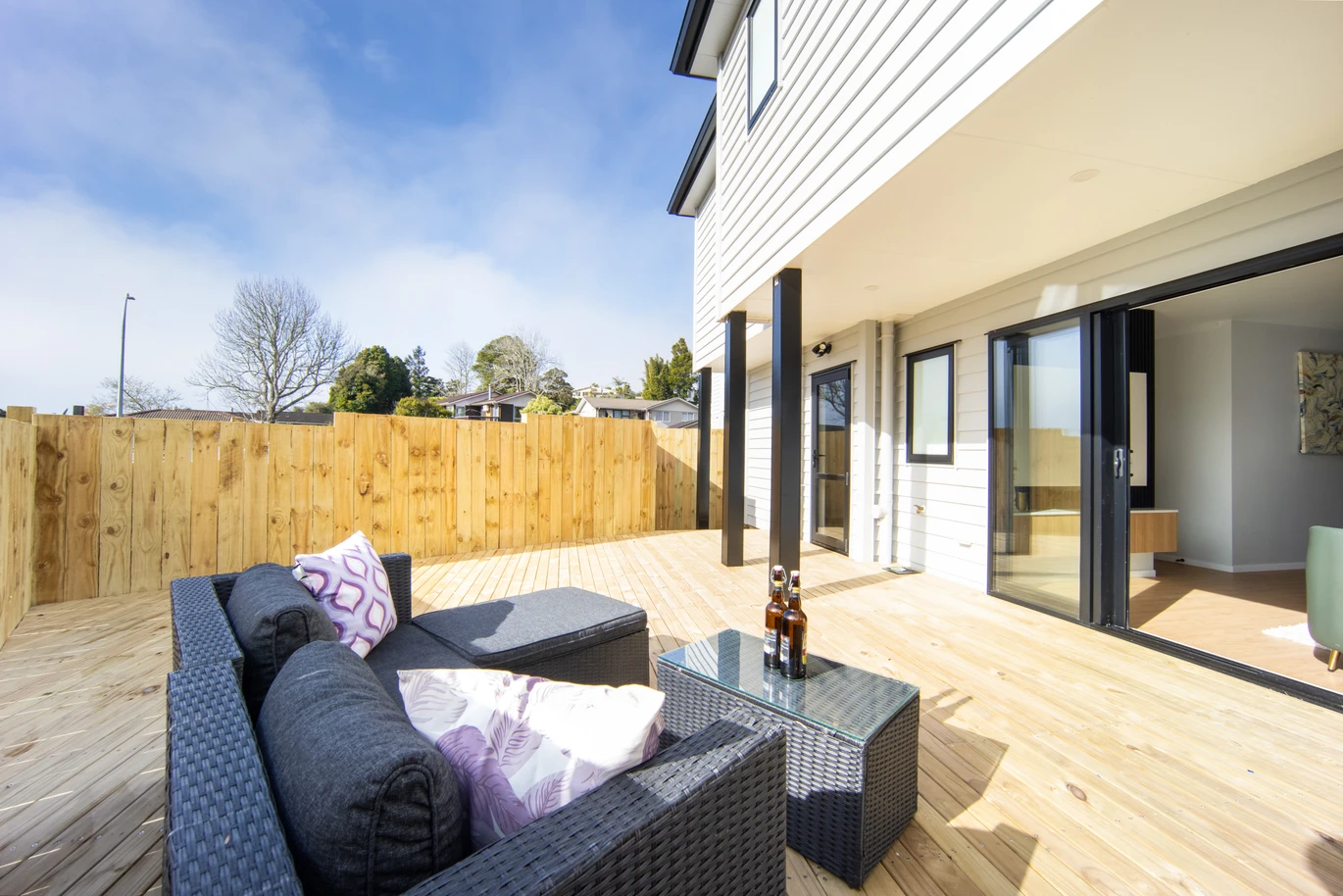 Brandnew standalone 3 beds 2.5 baths home with garage, 20C Castleford Street Green Bay, Auckland