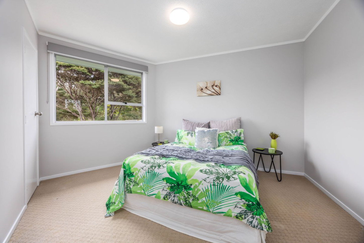958m2 section, 4 beds + study 2 baths house with double garage, 37 Onedin Place, Titirangi, Auckland