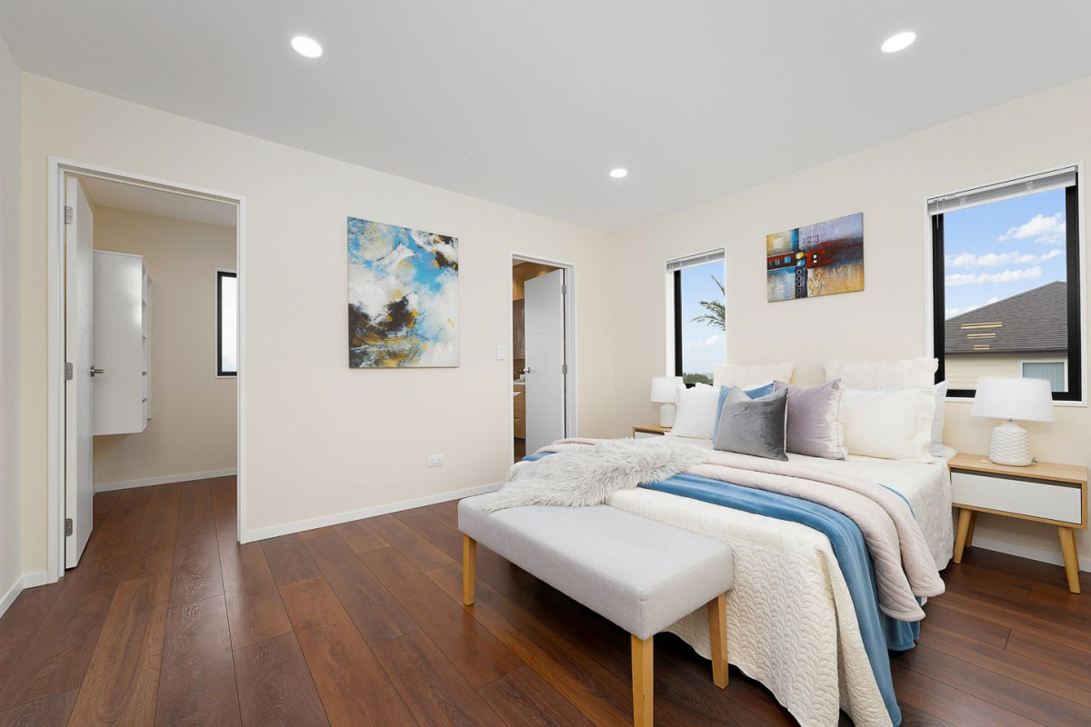 Owner (Builder) downsizing, 5 beds 4 baths house with double garage, 108 San Valentino Drive, Henderson, Auckland