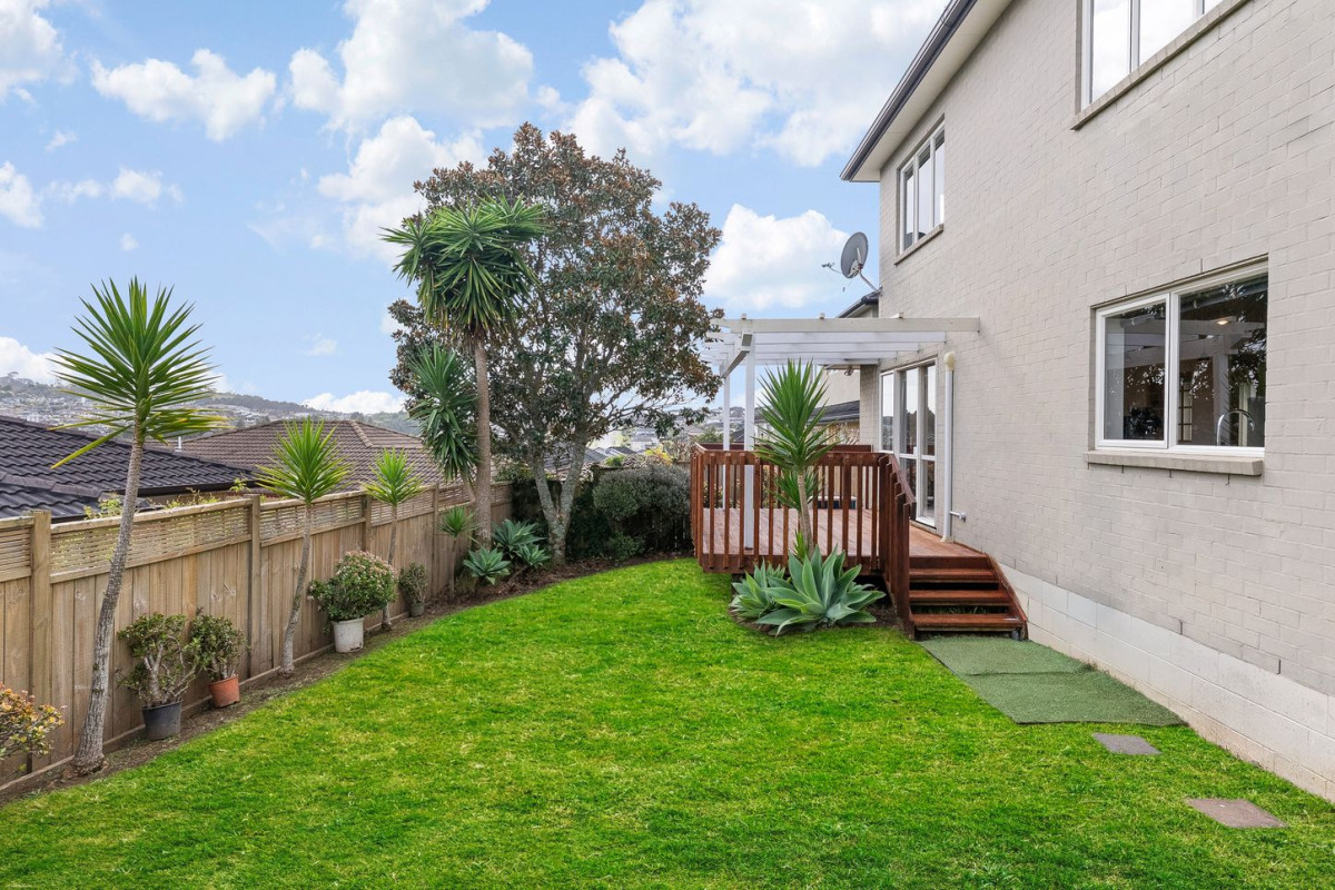 Kingsley-Built Family Haven in Mission Heights, Offered by its first owner since new, 4 beds 2.5 baths house with double garage, 11 Amaretto Avenue, Flat Bush, Auckland
