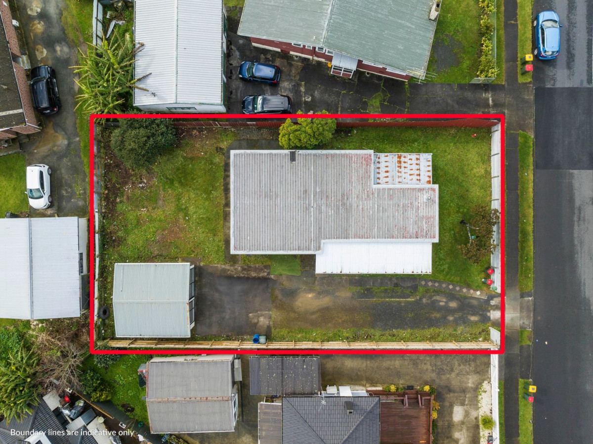 688m2 section, Renovated 3 beds 1 bath house, Double garage has been converted into two extra rooms, 32 Idlewild Avenue, Mangere, Auckland