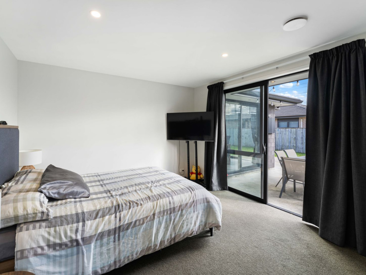 Owner cashing out, 472m2 section, Brick and tile 4 beds 2 baths house with double garage, 25 Dumas Place, Papakura, Auckland
