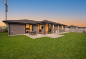 Owner cashing out, 472m2 section, Brick and tile 4 beds 2 baths house with double garage, 25 Dumas Place, Papakura, Auckland