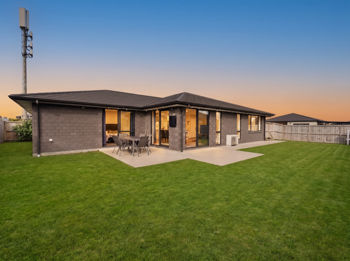 Owner cashing out, 472m2 section, Brick and tile 4 beds 2 baths house with double garage, 25 Dumas Place, Papakura, Auckland