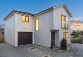 Standalone 3 beds 2.5 baths home with garage, 14E Kelwyn Road, Kelston, Auckland