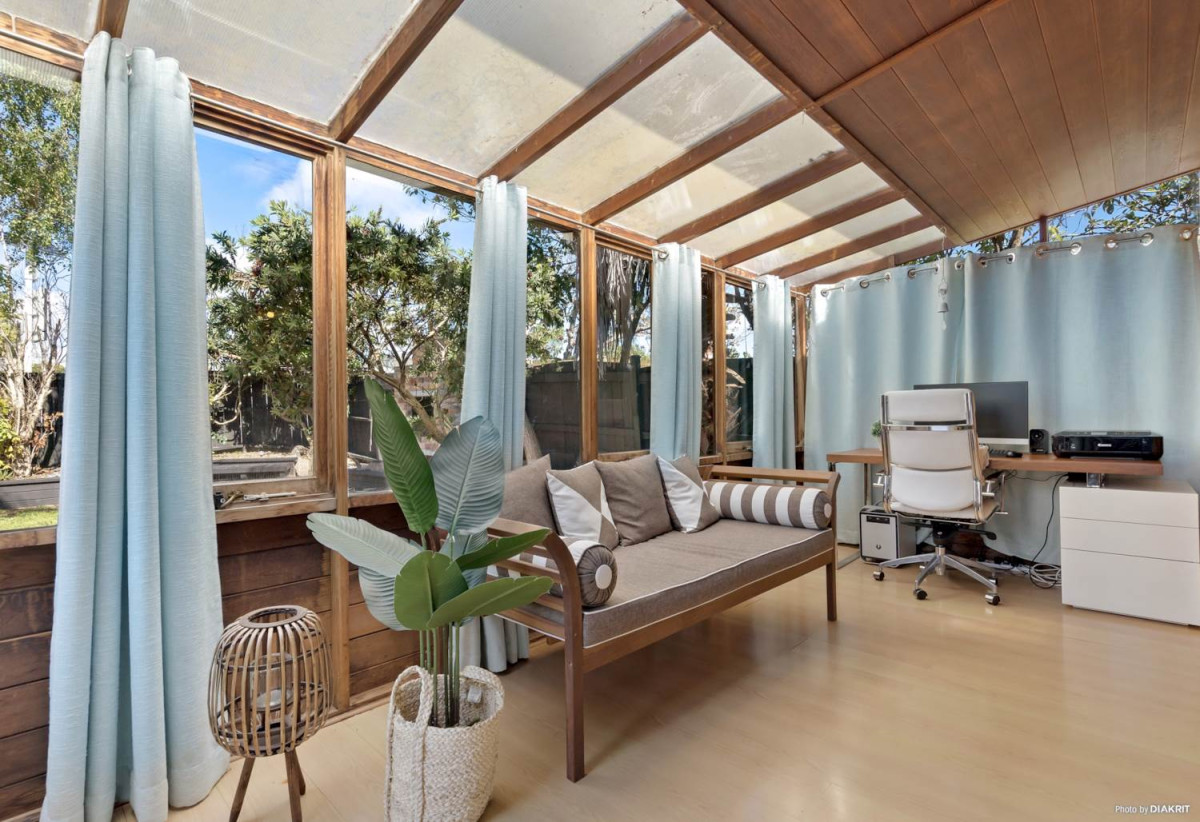 For rent, The standalone garage Not included, Renovated 3 beds 1 bath house, available 19th September, 26 Vincent Street, Howick, Auckland