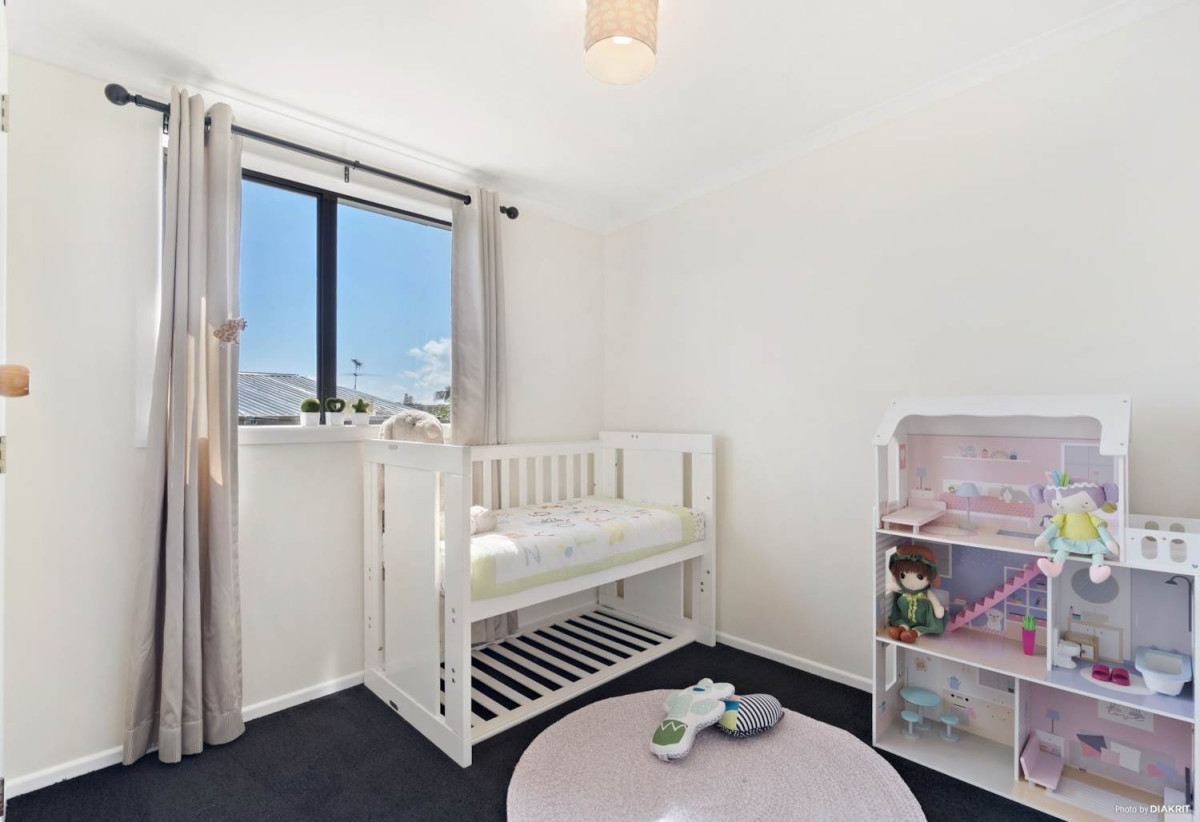For rent, The standalone garage Not included, Renovated 3 beds 1 bath house, available 19th September, 26 Vincent Street, Howick, Auckland
