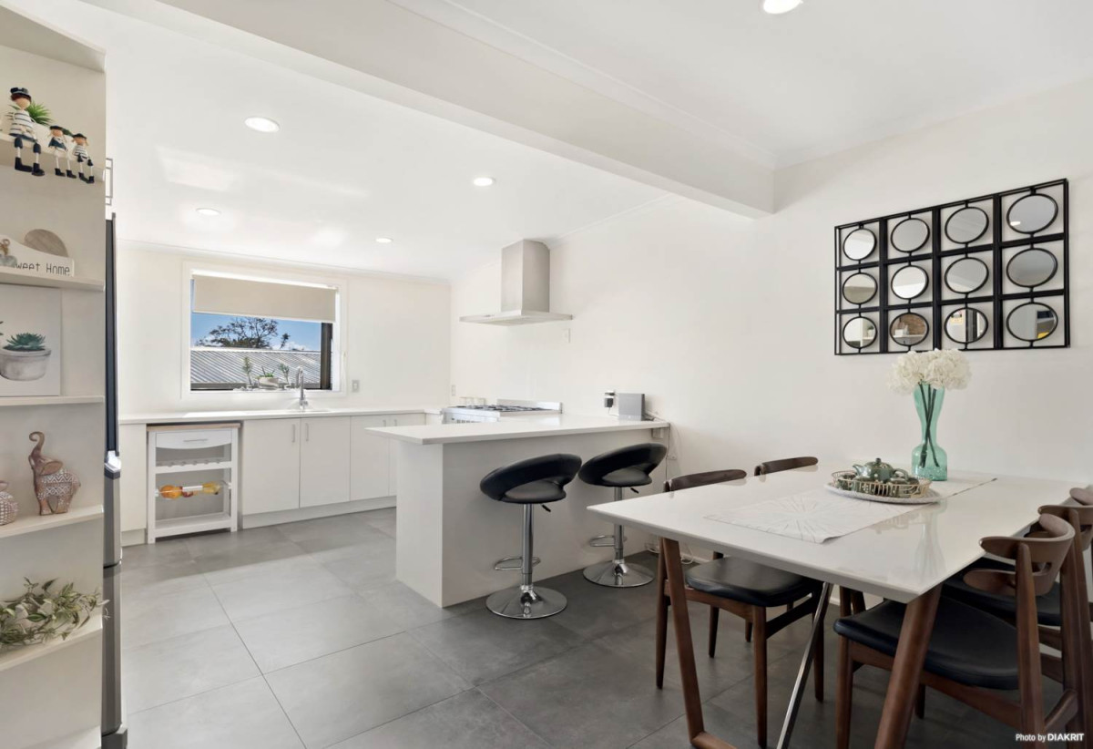 For rent, The standalone garage Not included, Renovated 3 beds 1 bath house, available 19th September, 26 Vincent Street, Howick, Auckland