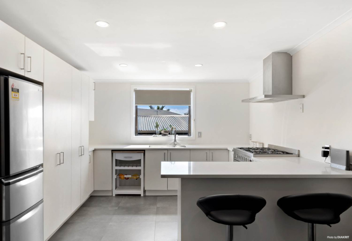 For rent, The standalone garage Not included, Renovated 3 beds 1 bath house, available 19th September, 26 Vincent Street, Howick, Auckland